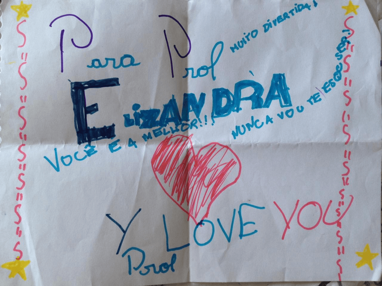 Desenho colorido com estrelas, corações e mensagem de amor para a professora