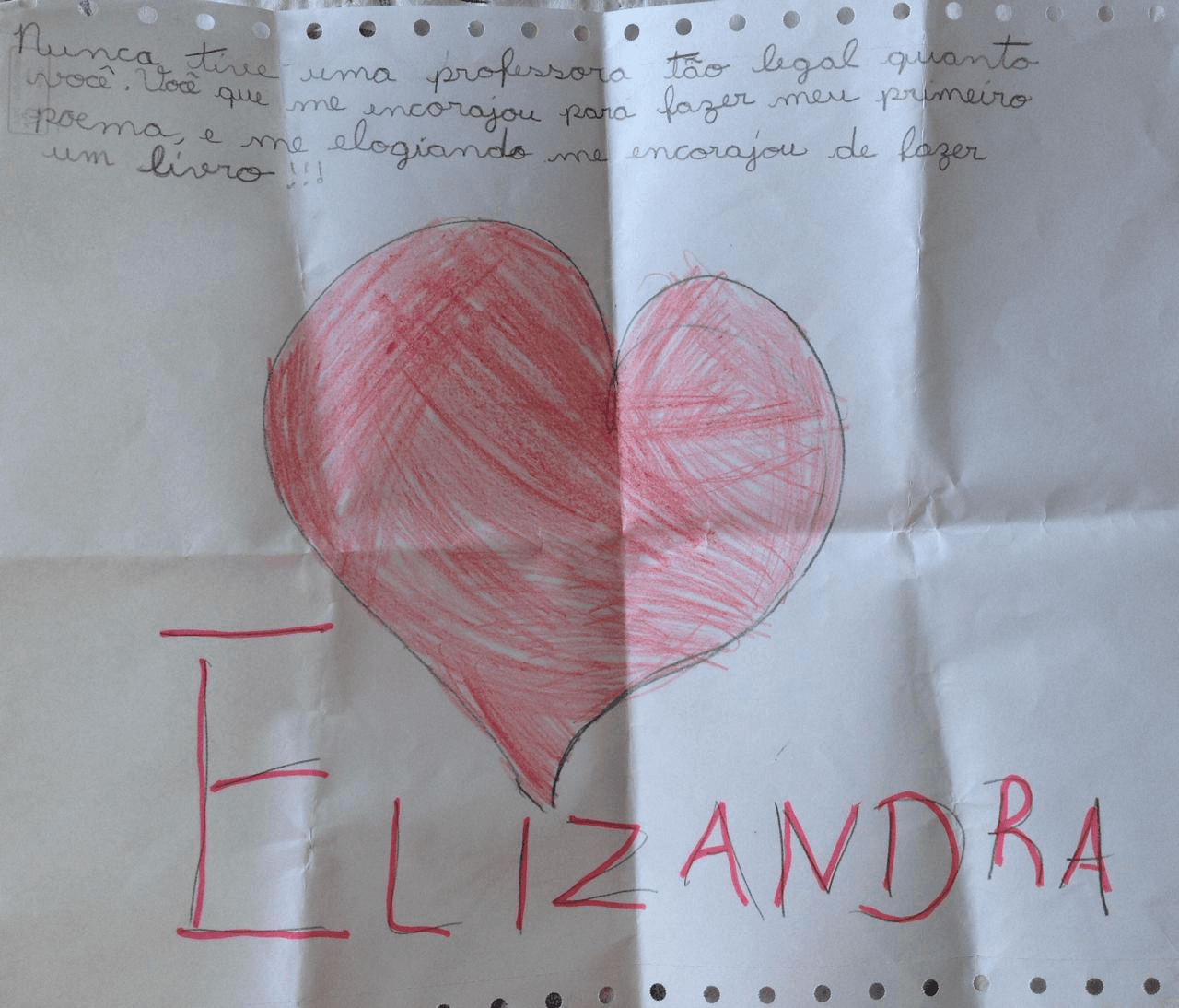 Desenho com coração vermelho e nome Elizandra em letras coloridas