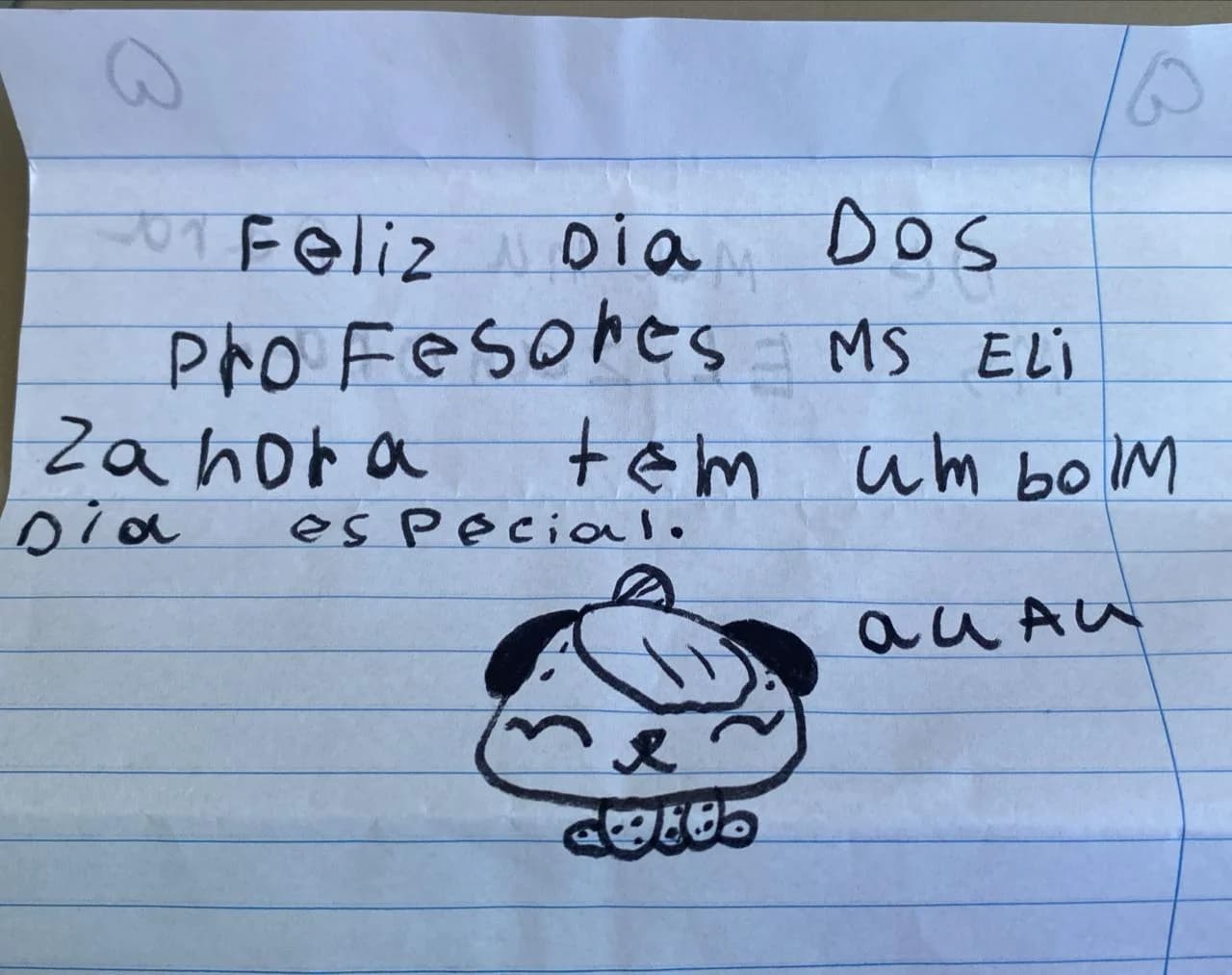 Alunos em atividade pedagógica criativa