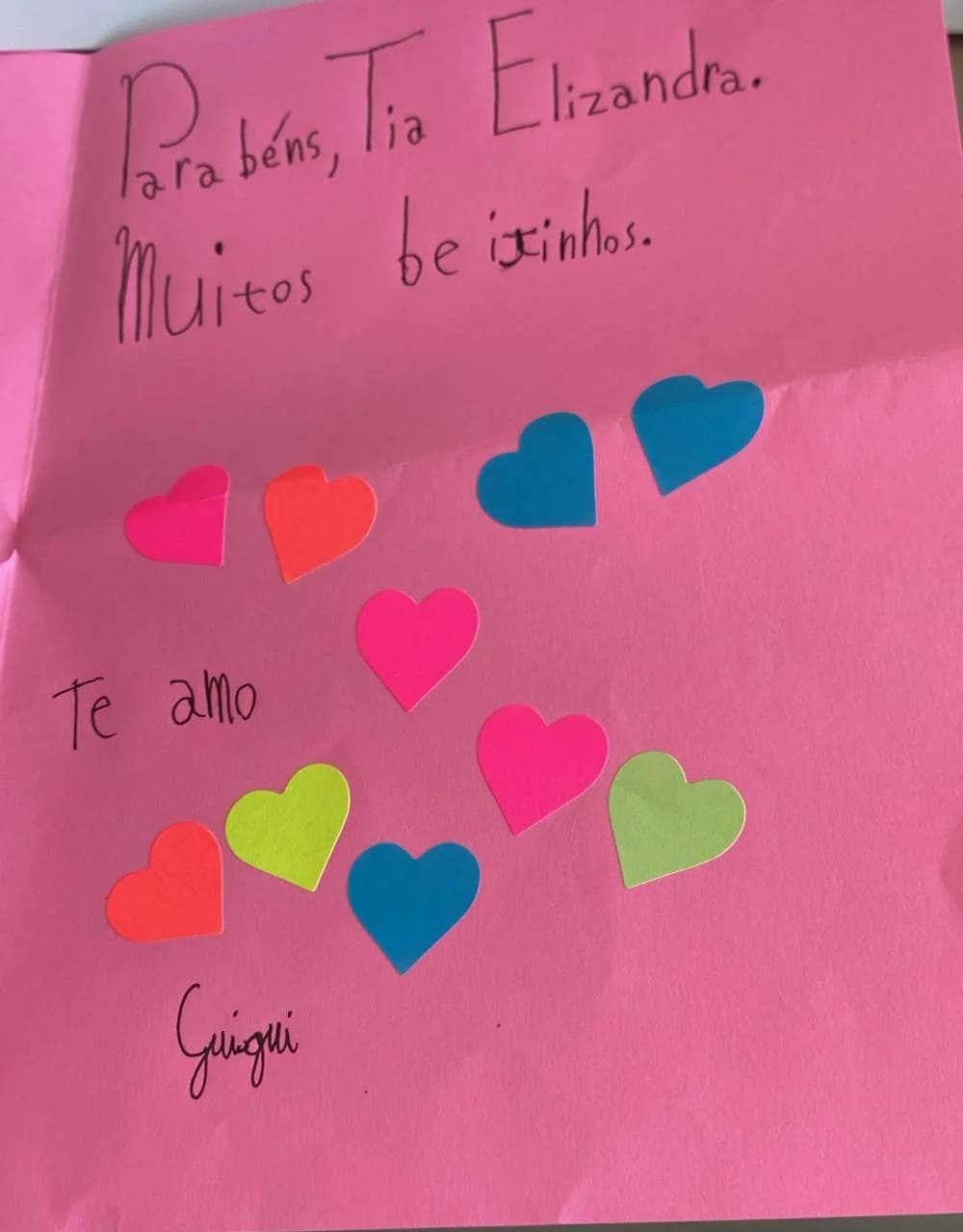Crianças felizes durante aula especial